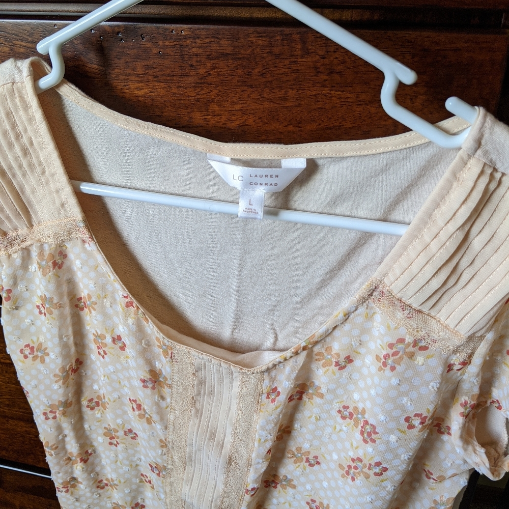 Lauren Conrad peach floral blouse size Large